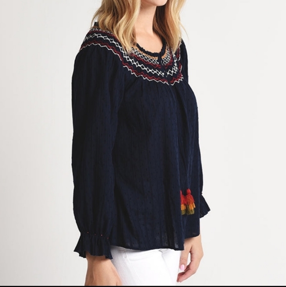 Velvet by Graham & Spencer Trudie Embroidered Smocked Top Size Medium Women's - Picture 2 of 9